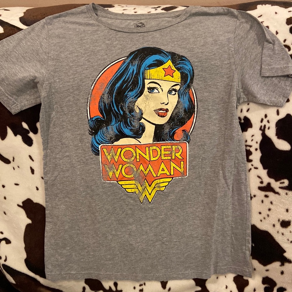 Wonder Woman graphic tee size large 11/13